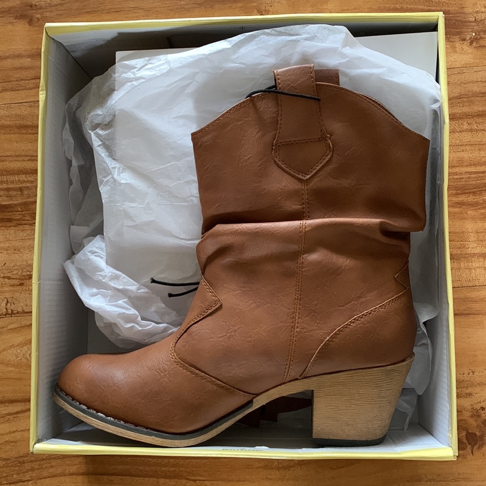 Charles Albert Ankle Boots- size 8 (New)